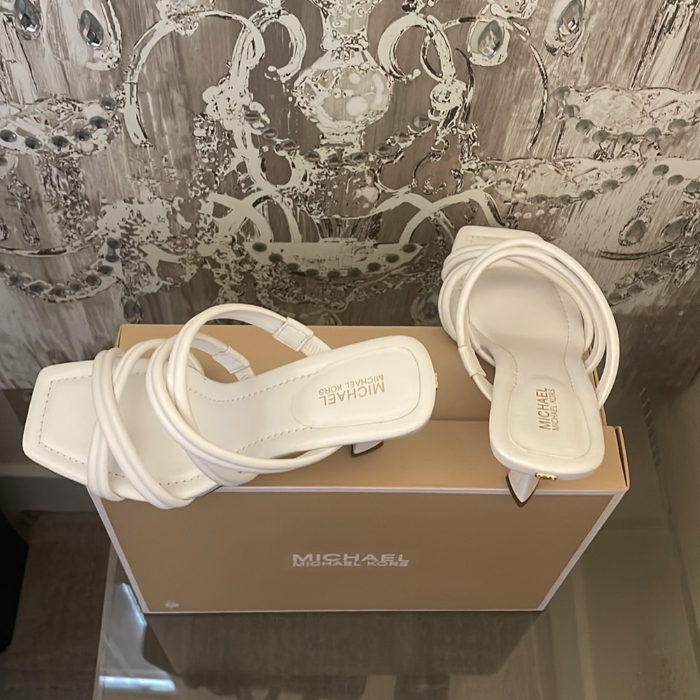 MICHAEL KORS CORRINE HEELED MULES - Picture 5 of 7